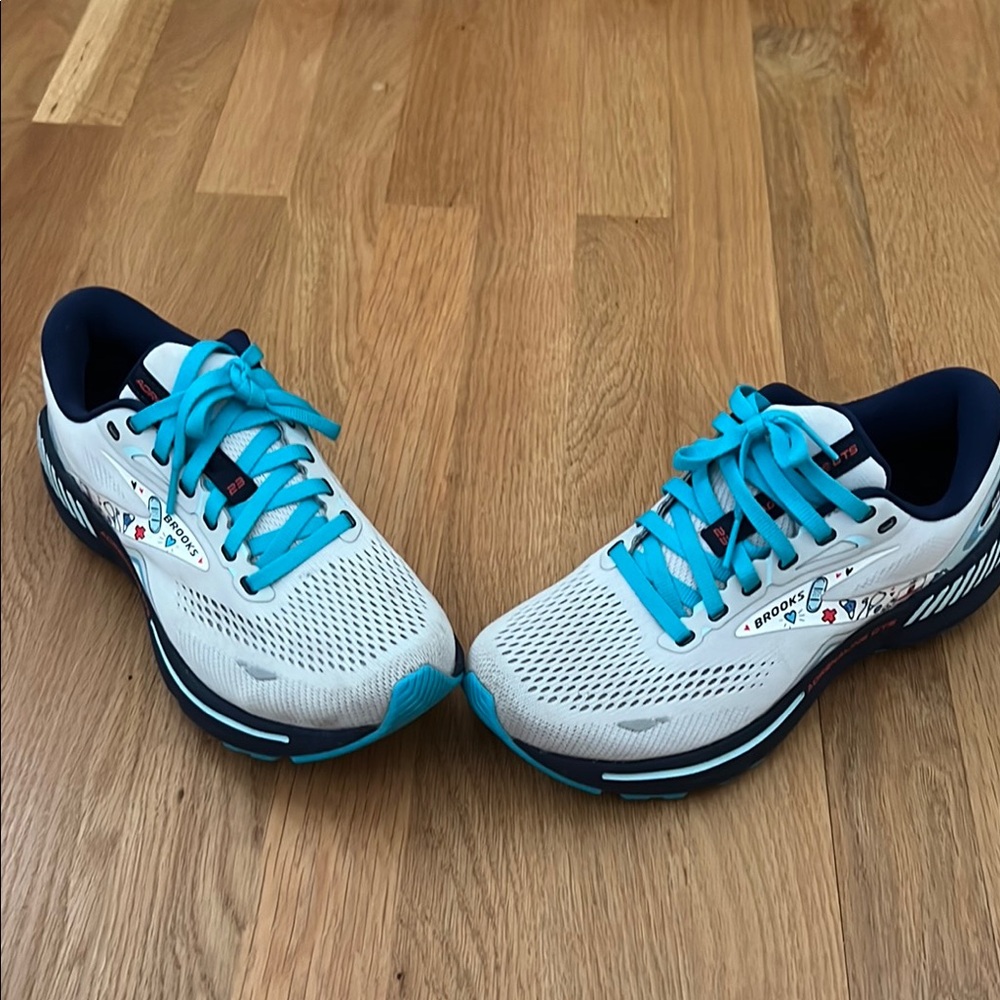 Brooks Hero Collection Women’s 8 Athletic Shoes